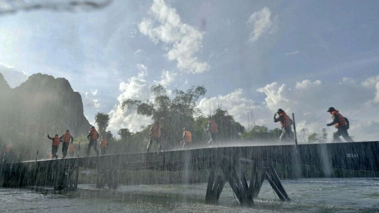Cảnh mạnh trường cứu người dân vùng lũ gây sốt mxh nam diễn viên nói 1 câu chắc nịch khi bảo thanh nhận xét - 12
