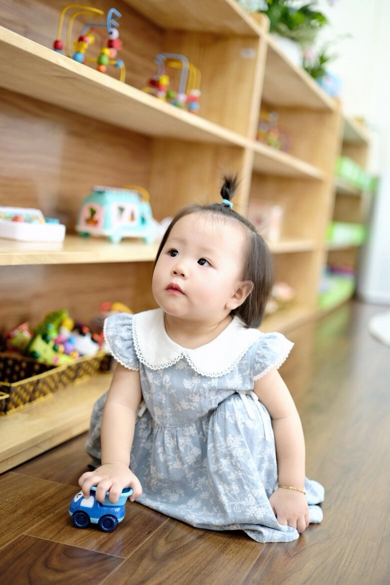Cảnh nhập học mẫu giáo của cặp song sinh đình đám nhà phương oanh - shark bình đi hoành tráng về mắt sưng - 4