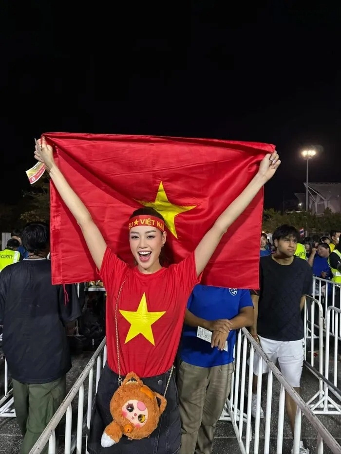 Cặp đôi sao việt đi tuần trăng mật trong năm qua midu - minh đạt dính nhau không rời khánh vân ủng hộ tuyển việt nam - 8