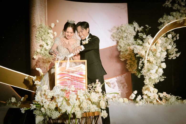 Cặp đôi sao việt đi tuần trăng mật trong năm qua midu - minh đạt dính nhau không rời khánh vân ủng hộ tuyển việt nam - 9