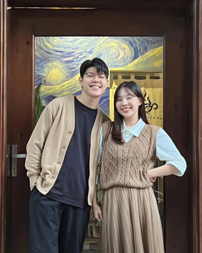 Cặp song sinh nhà gia đình truyền hình như sao y bản chính với ba mới vài tháng tuổi phụ huynh đã muốn cho vào nghề - 2