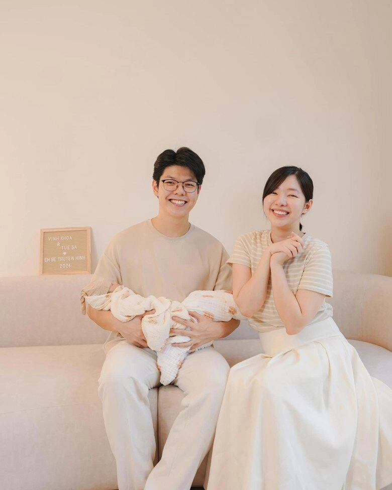 Cặp song sinh nhà gia đình truyền hình như sao y bản chính với ba mới vài tháng tuổi phụ huynh đã muốn cho vào nghề - 5