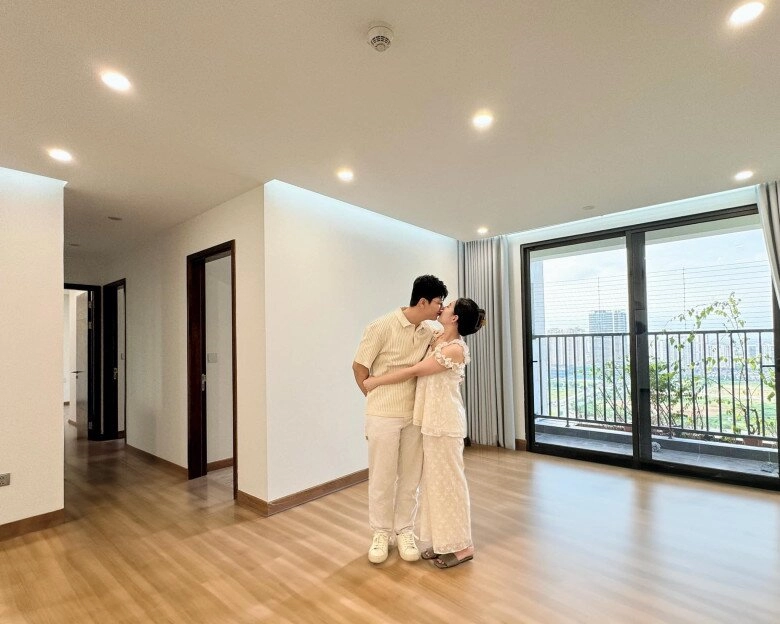 Cặp song sinh nhà gia đình truyền hình như sao y bản chính với ba mới vài tháng tuổi phụ huynh đã muốn cho vào nghề - 7