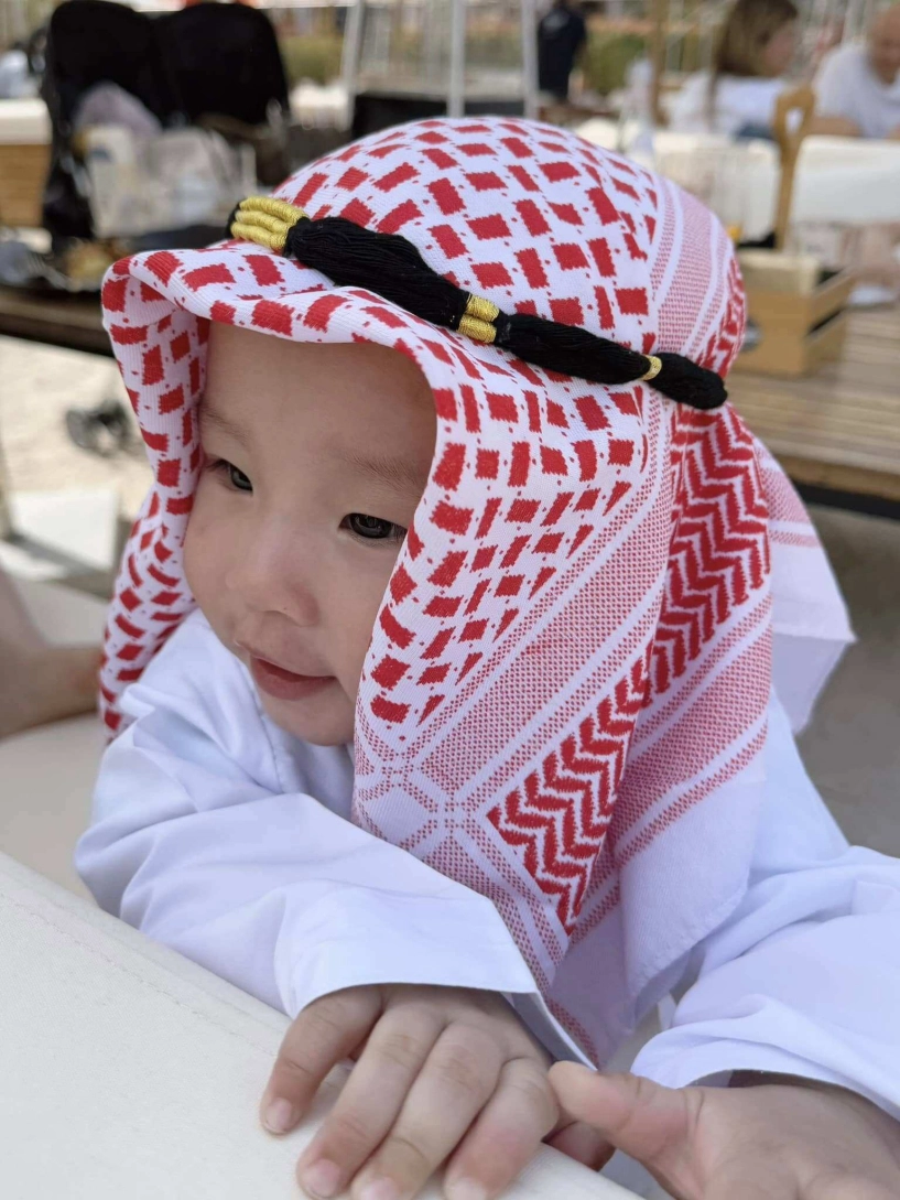 Cặp song sinh nhà phương oanh hóa thành hoàng tử công chúa ở xứ dubai bé jenny được dát vàng trông cực yêu - 4