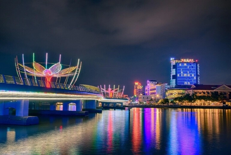Check-in quê hương tân hoa hậu nguyễn ngọc kiều duy có đặc sản ăn một lần là ghiền được xem xiếc cá cực độc đáo - 2