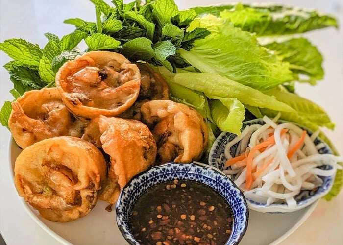 Check-in quê hương tân hoa hậu nguyễn ngọc kiều duy có đặc sản ăn một lần là ghiền được xem xiếc cá cực độc đáo - 7