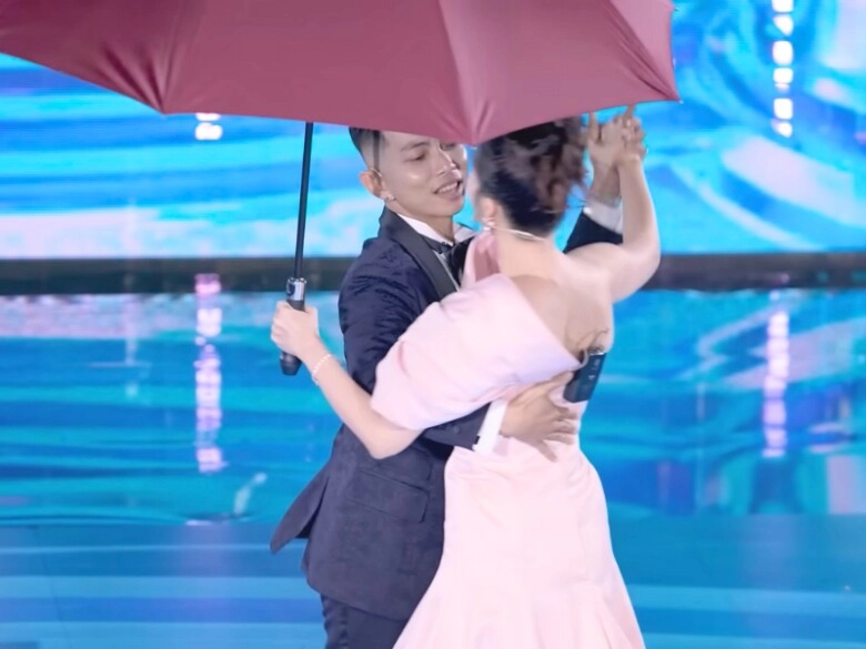 Chí anh bị réo tên vì nghi vấn cố tình chấm điểm thấp màn nhảy đôi của khánh thi - phan hiển - 2