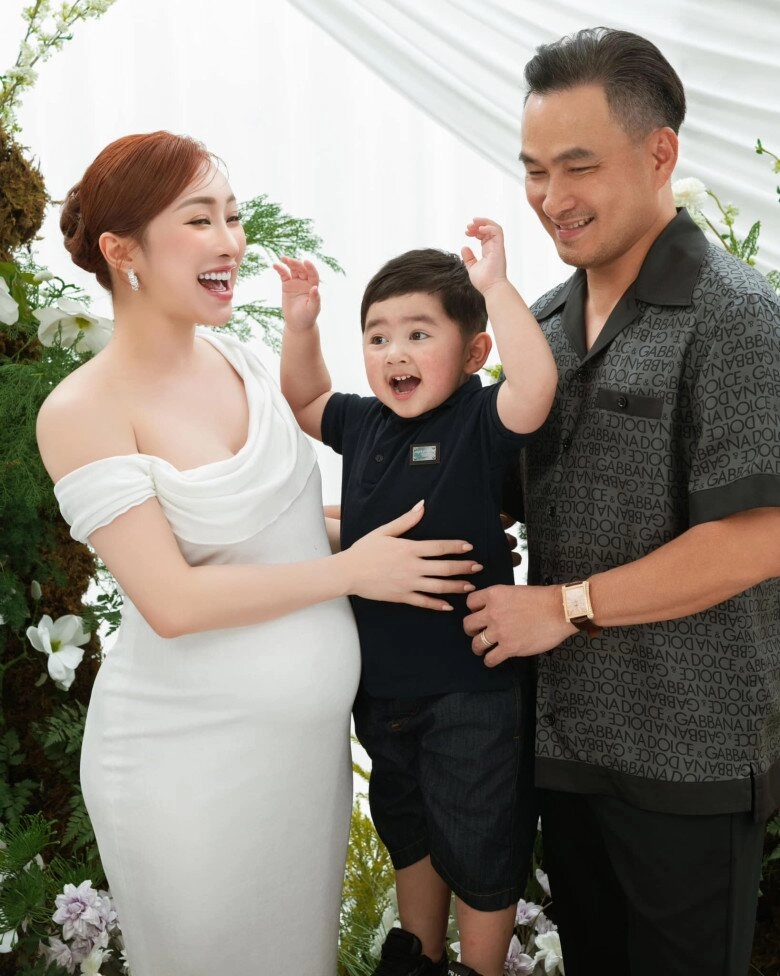 Chi bảo tiết lộ ái nữ vừa chào đời đã khó tính hơn anh trai vợ trẻ còn mơn mởn nhưng đã vội chốt sổ - 16