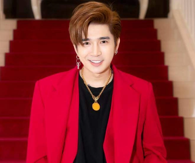 Chi dân nam ca sĩ từng được mẹ vay tiền giúp gây dựng sự nghiệp trước khi qua đời livestream khóc xin lỗi khán giả - 1
