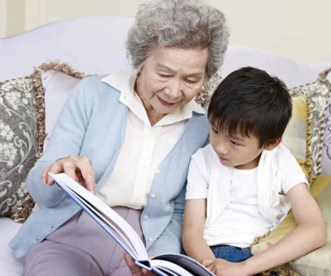 Chị dâu nói mẹ chồng già ăn ít góp cho tôi 4 triệu quá nhiều nào ngờ bà đưa hết lương cho tôi - 1