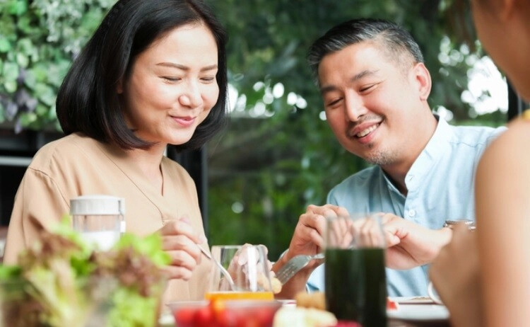 Chị hàng xóm mang 10 triệu qua bồi thường cho tôi nào ngờ chồng tôi đẩy chị ấy về - 2