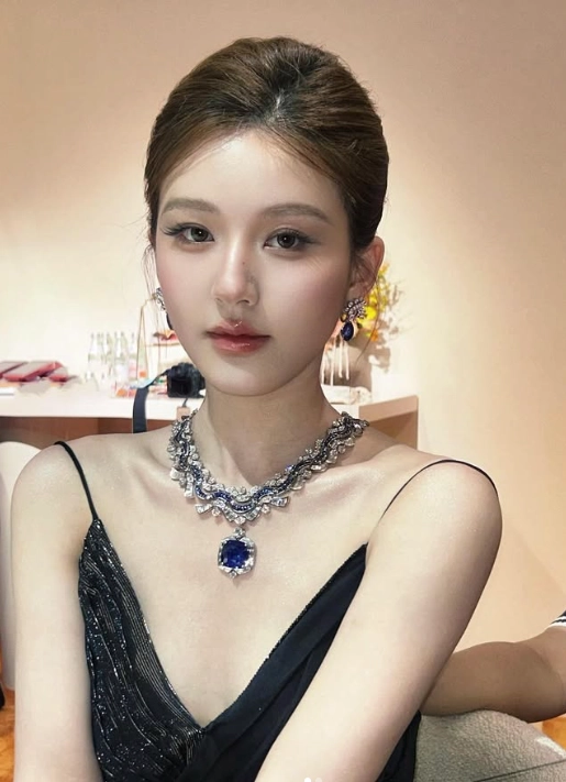 Chiêu biến mặt tròn thành mặt v-line của triệu lộ tư - 1
