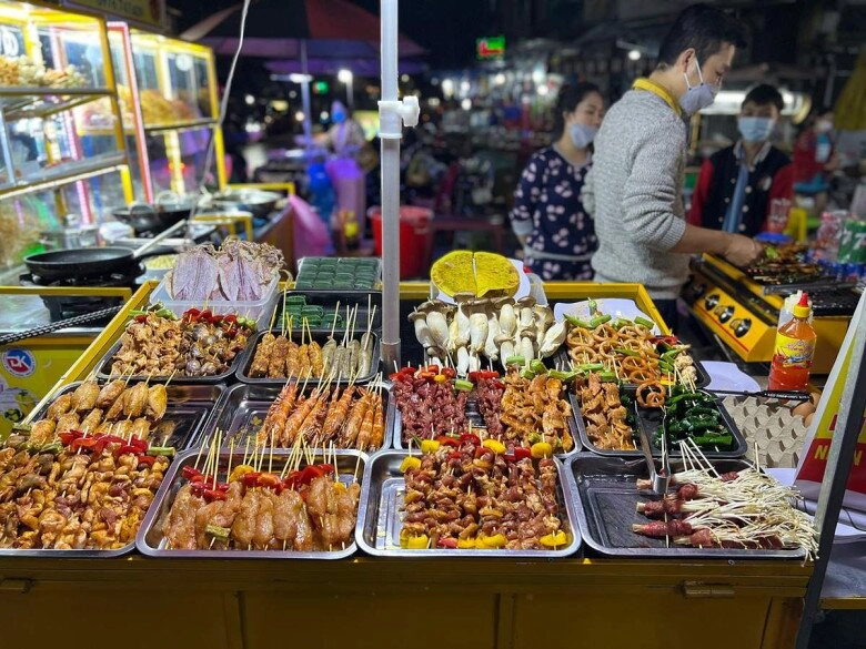 Chợ đêm sầm uất bậc nhất ở gia lai là thiên đường ẩm thực du khách nào cũng mê tít - 4
