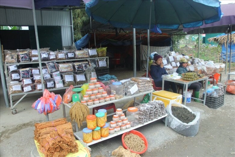 Chợ lạ giữa lòng yên bái chỉ bán sản vật rừng núi độc đáo không nơi nào có ai đến cũng mê không muốn về - 4
