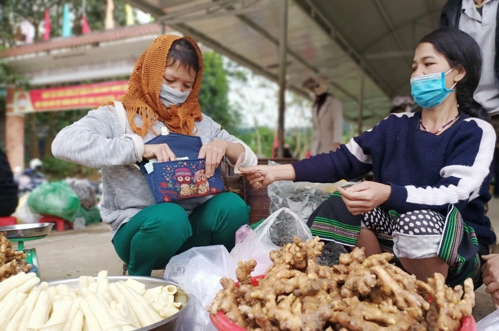 chợ năm ngàn chỉ có ở quảng nam du khách thích mê vì toàn đặc sản rừng siêu sạch bán với giá 5000 đồng - 5