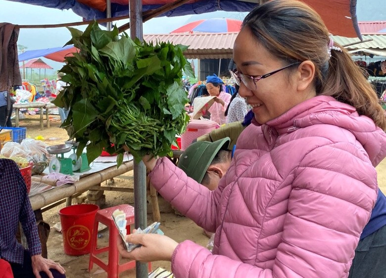 Chợ phiên lạ lùng giữa lòng thanh hóa mua bán không cần đến tiền tồn tại hơn trăm năm - 6
