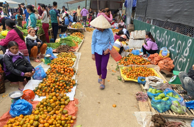 Chợ phiên lạ lùng giữa lòng thanh hóa mua bán không cần đến tiền tồn tại hơn trăm năm - 7