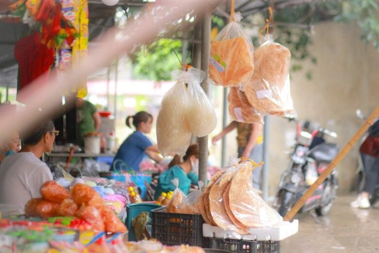Chợ quê cách hà nội 50 km đã tồn tại hàng trăm năm bán những món ăn dân dã không phải đâu cũng có - 4
