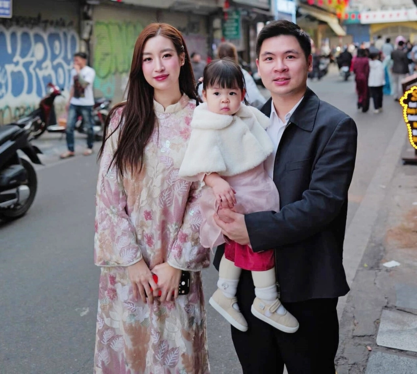 Chồng chủ tịch của đỗ mỹ linh bất ngờ khoe giọng hát ái nữ lên sân khấu đã biết hôn gió được khen hơn bố mẹ - 6