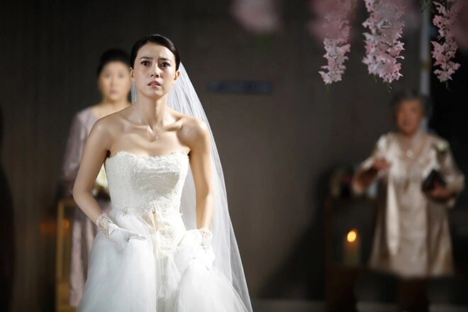 Chồng cũ tái hôn tôi đưa con trai đến dự đám cưới rồi sửng sốt khi thấy cô dâu - 2