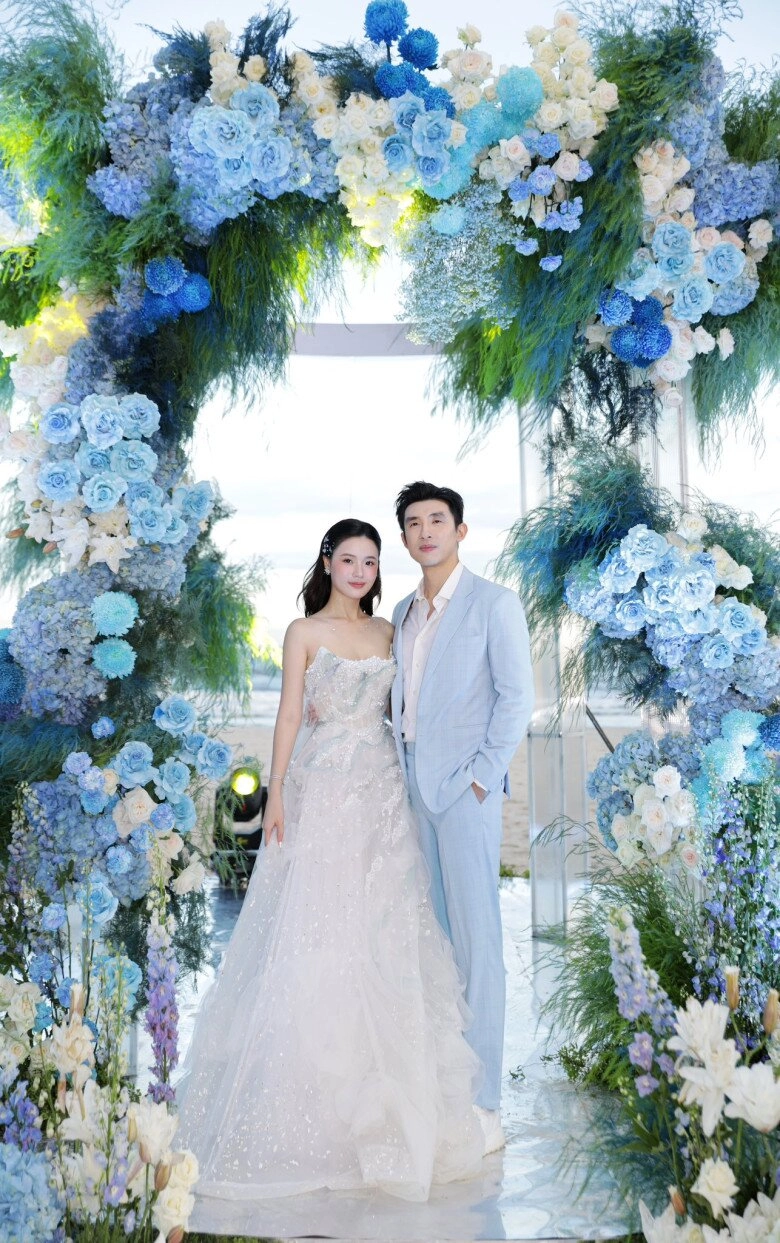 Chồng kém tuổi của midu nín thở để chiều vợ là thiếu gia nghìn tỷ nhưng vẫn dùng điện thoại đời cũ - 10