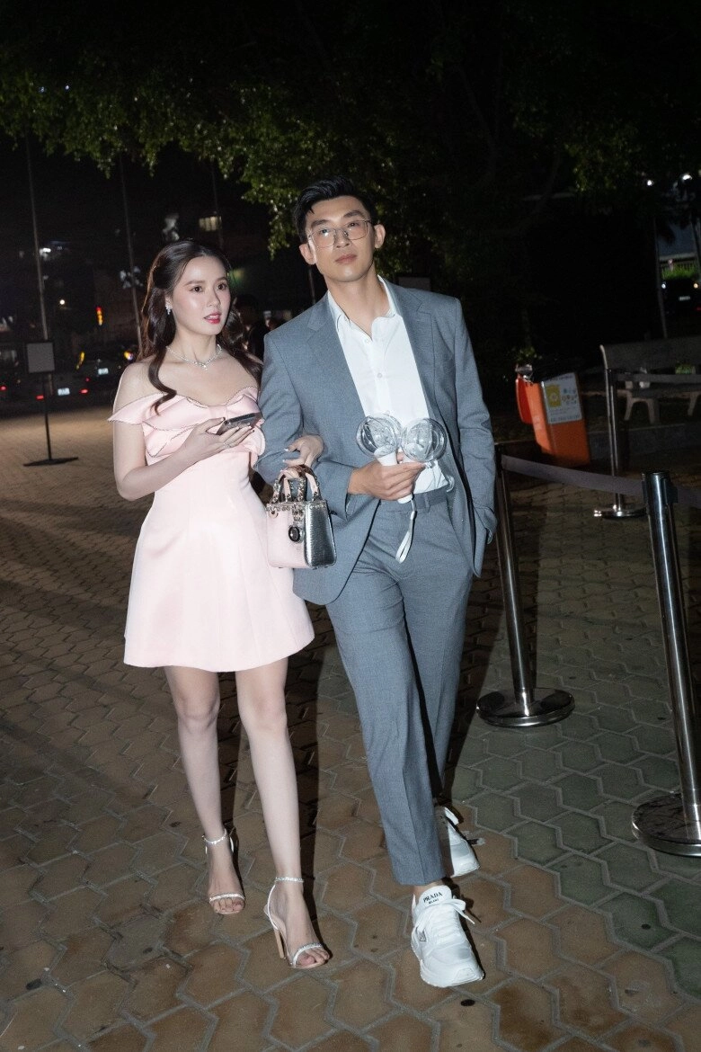 Chồng midu thay đổi ngoại hình ngày càng điển trai khi đi sự kiện cùng vợ cặp đôi gây sốt với góc nghiêng cực phẩm - 4