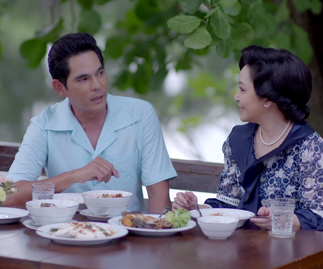 Chồng ngày nào cũng mang canh đến cho mẹ vợ tôi sinh nghi theo dõi rồi nhũn chân với cảnh trong bếp - 1