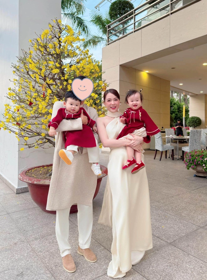 Chồng ngoại quốc của sao việt đón tết ông xã lan phương lâu lâu mới gặp con chồng ấn độ lên chùa cùng bố võ hạ trâm - 12