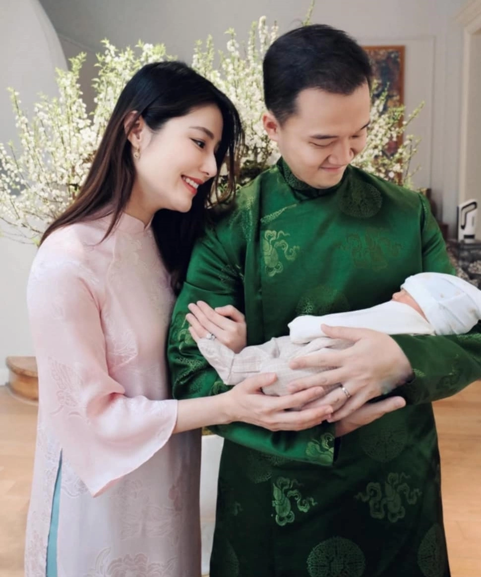 Chồng thiếu gia của diễm my 9x khoe quý tử trong biệt thự riêng em bé nay mới lộ diện mạo giống hệt bố - 5