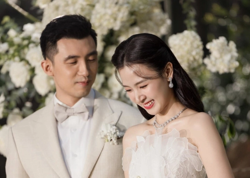 Chồng thiếu gia của midu giữ vợ kè kè đi show toàn mỹ nhân nhưng chẳng buồn để mắt tới ai - 9