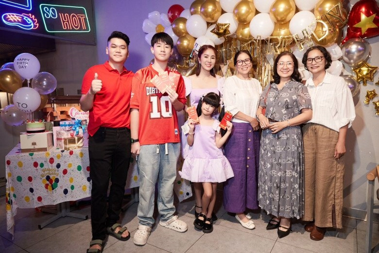 Chồng trẻ lê phương gọi quý tử của vợ là tình yêu tử tế đối xử công bằng không tị nạnh con chung con riêng - 6