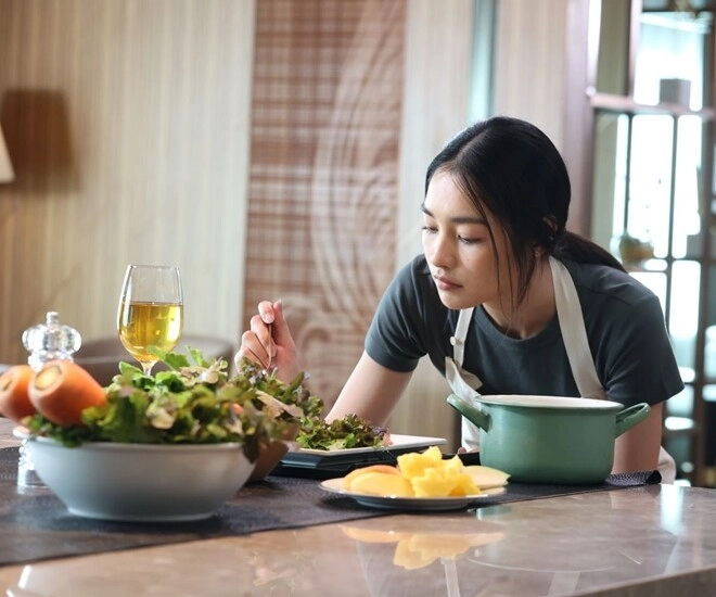 Chồng vui vẻ nấu ăn cùng vợ cũ đúng ngày sinh nhật tôi lời anh nói trên bàn ăn khiến tôi sững sờ - 1