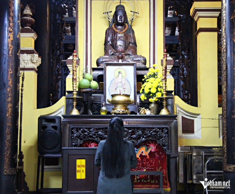 Chùa cổ gần 300 tuổi có trăm báu vật thếp vàng hút khách chiêm bái ở tphcm - 18