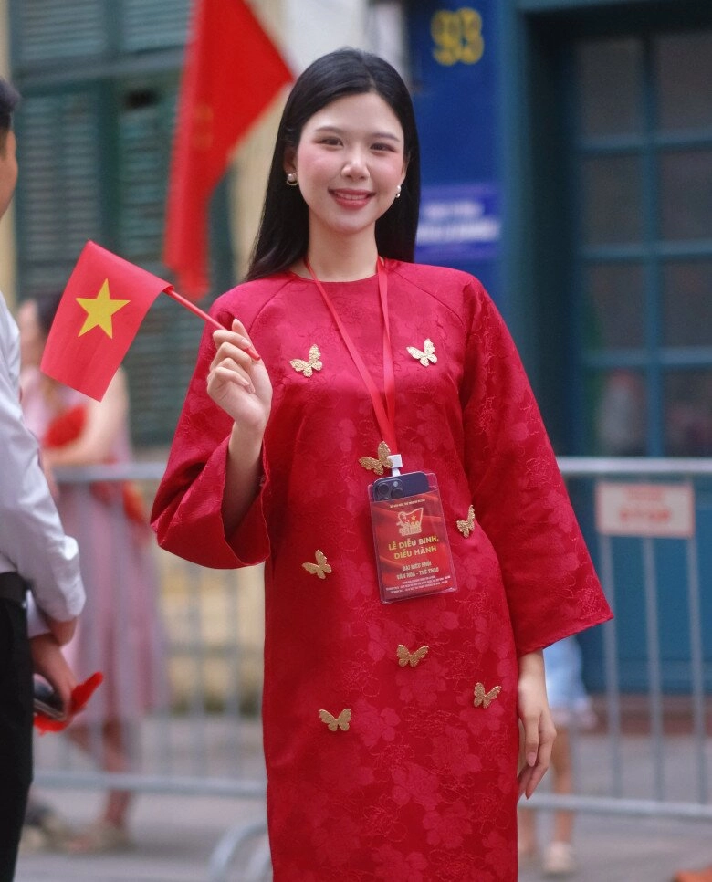 Chưa đến tết áo dài đỏ đã chiếm sóng mxh hội mỹ nhân việt tuổi nào cũng nhiệt tình khoe sắc mừng quốc khánh - 5