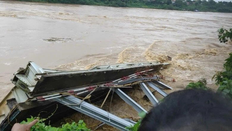 Chưa vơi nỗi đau bão yagi tàn phá sao việt xót lòng vì sập cầu ở phú thọ xuân bắc nghe tin mắt đỏ hoe - 2