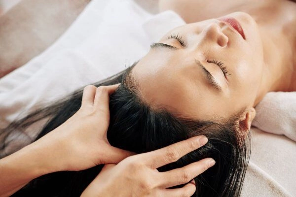 Chuyên gia gợi ý thời điểm gội đầu giúp tóc bóng khỏe làm thêm 4 cách để tóc đẹp như vừa đi salon - 4
