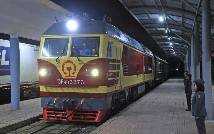 Chuyến tàu liên vận việt - trung đầu tiên sau 5 năm tạm dừng - 1