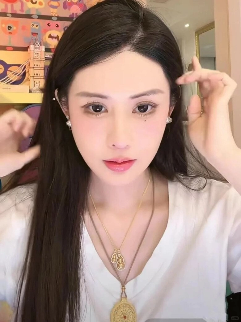 Cô gái nghèo tham vọng đổi đời quyết tâm phẫu thuật giống dương mịch giờ thành phú bà có tài sản nghìn tỷ - 1