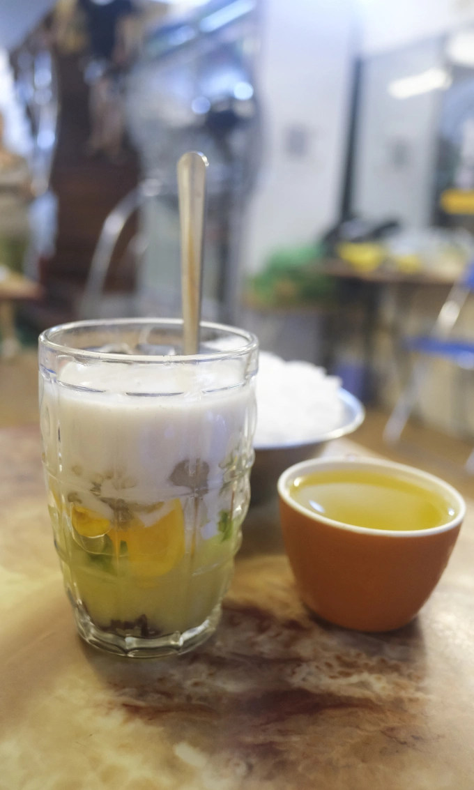 Có gì ở quán chè đắt nhất hà nội giá bằng 2 bát phở vẫn đông khách chủ quán khẳng định không bao giờ giảm giá - 3