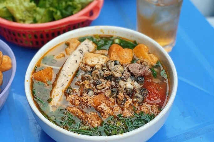 Có gì trong món ăn giải ngấy ngày tết của người hà nội giá đắt gấp mấy lần vẫn đông nghịt khách - 1