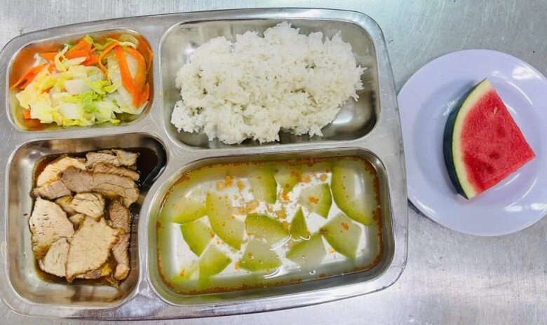 Cô giáo gửi ảnh cơm trưa ở trường của con mẹ việt nhìn mà đau lòng chỉ muốn đón con về nhà ăn - 9