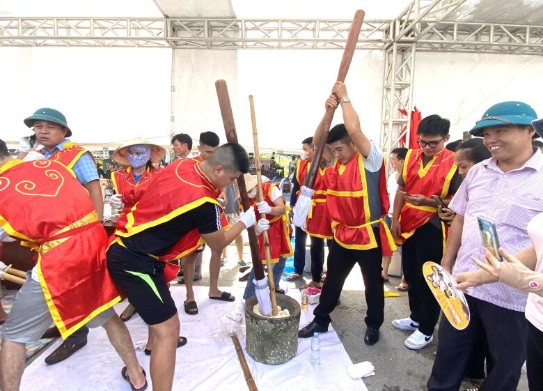 Có lễ hội đặc biệt ở thanh hóa gắn liền với vua hùng cả làng cùng nhau giã bột nặn bánh dâng lên thần linh - 3