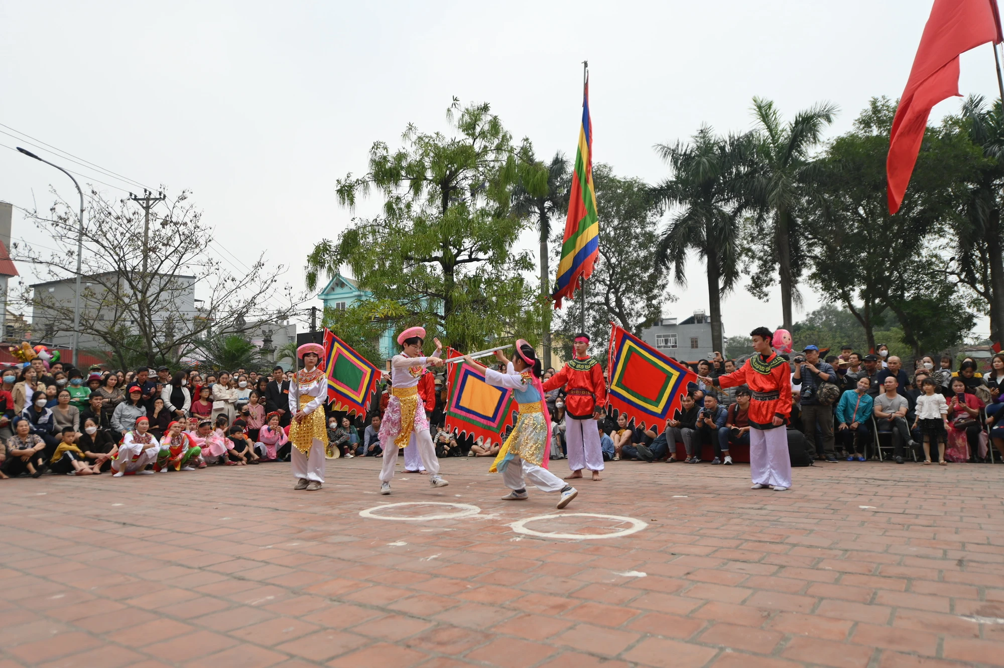 Có lễ hội kén rể độc đáo ở hà nội liên quan đến mỹ nhân một lòng theo hai bà trưng xông pha trận mạc - 2