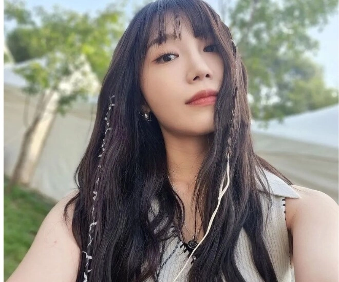 Có một kiểu tóc tết vừa dễ thương vừa sang chảnh lại chẳng kén mặt chỉ mất 2-3 phút thực hiện - 1
