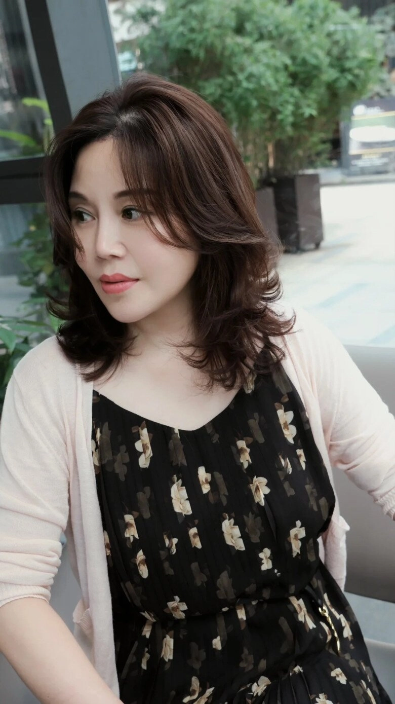 Còn 3 tuần là tới tết chị em 40 áp dụng kiểu tóc và 4 phương pháp này để tăng thêm độ mềm mại và bóng mượt - 6