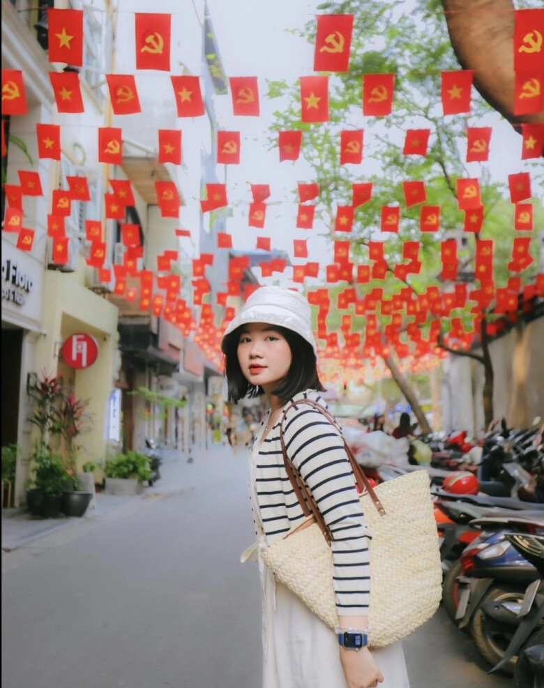 Còn 9 ngày nữa là 304 giới trẻ lưu ngay 8 điểm check-in cùng cờ đỏ sao vàng cực tự hào có nơi phí chụp ảnh là 0 đồng - 6