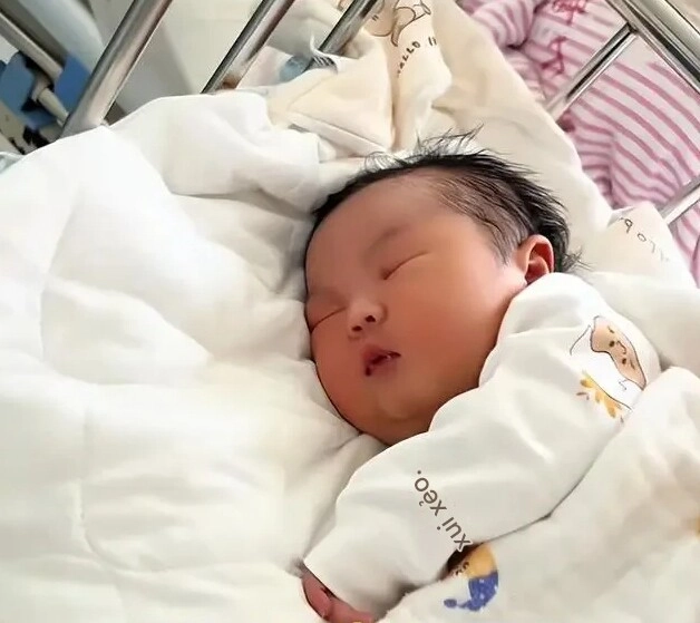 Con dâu vừa rời bàn đẻ đã tuyên bố năm sau sinh con thứ 8 tình trạng hiện tại của bố mẹ chồng gây tranh cãi - 2