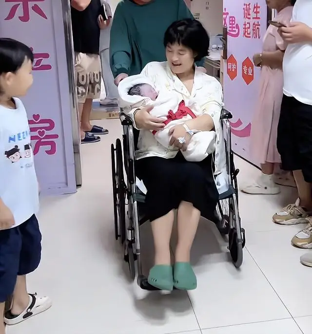 Con dâu vừa rời bàn đẻ đã tuyên bố năm sau sinh con thứ 8 tình trạng hiện tại của bố mẹ chồng gây tranh cãi - 4