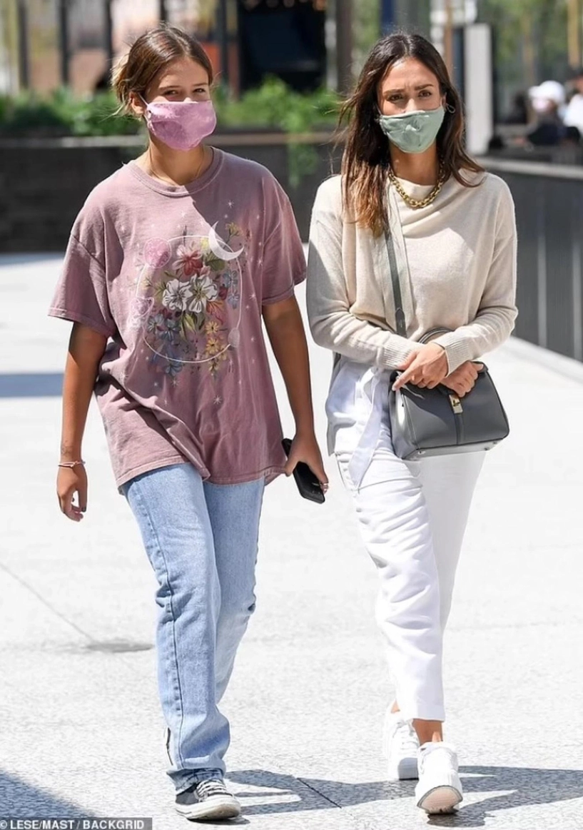 Con gái đầu lòng của thiên thần bóng tối 16 tuổi là bản sao vượt trội mẹ jessica alba nhìn mà muốn khóc - 7