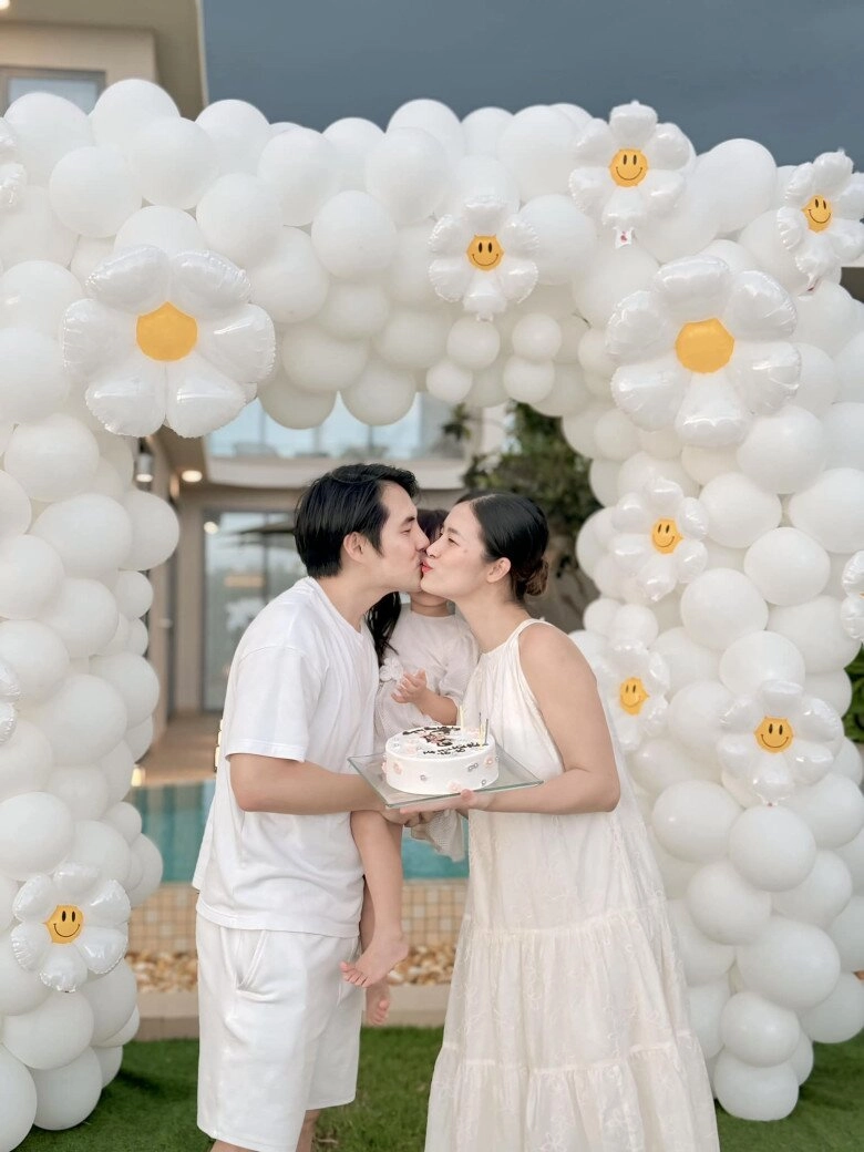 Con gái đông nhi hơn 2 tháng tuổi đã trở thành thánh lia cam ngoại hình tiếp tục là bản sao của ông cao thắng - 8